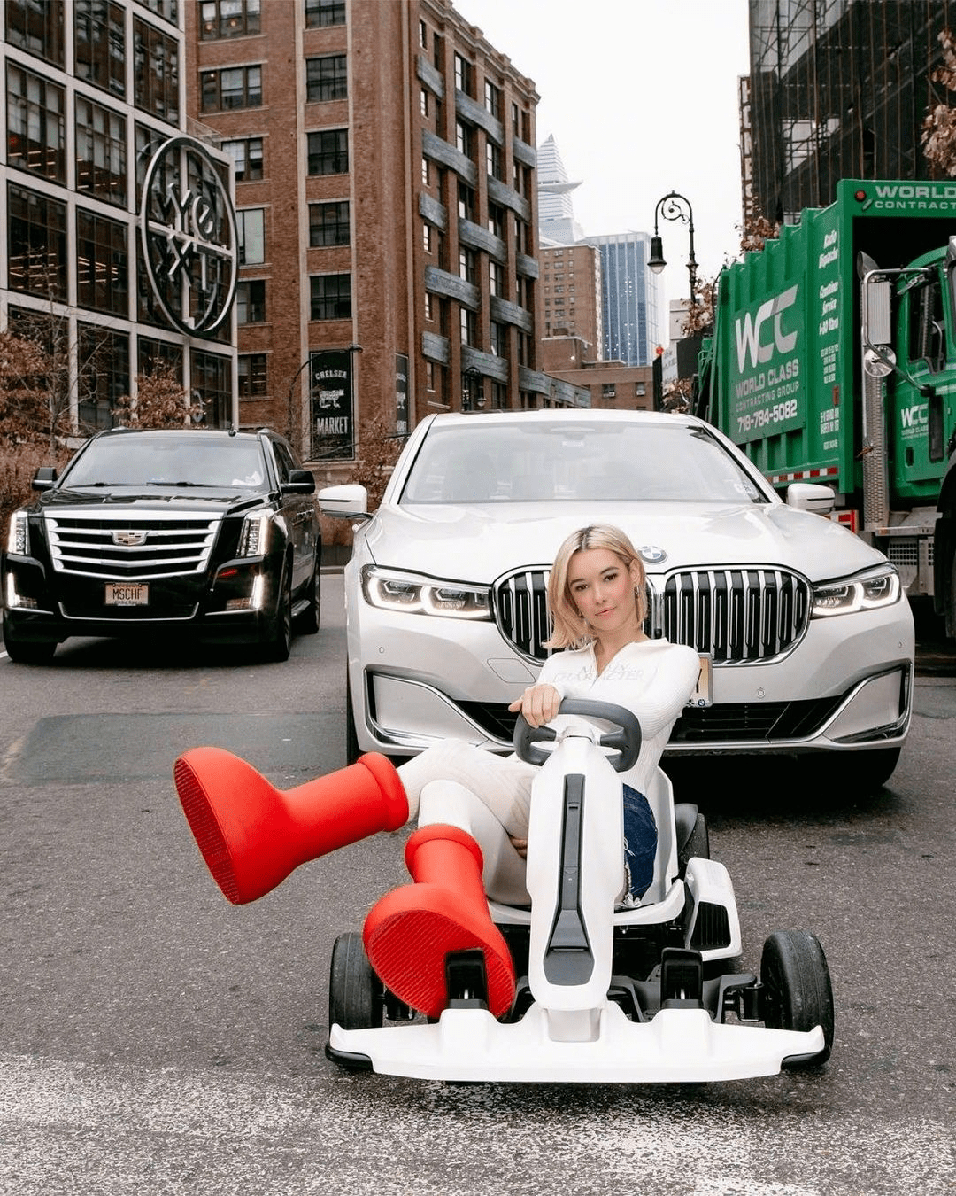 美国嫩模sarah snyder 6767上脚mschf big red boots 大红靴!