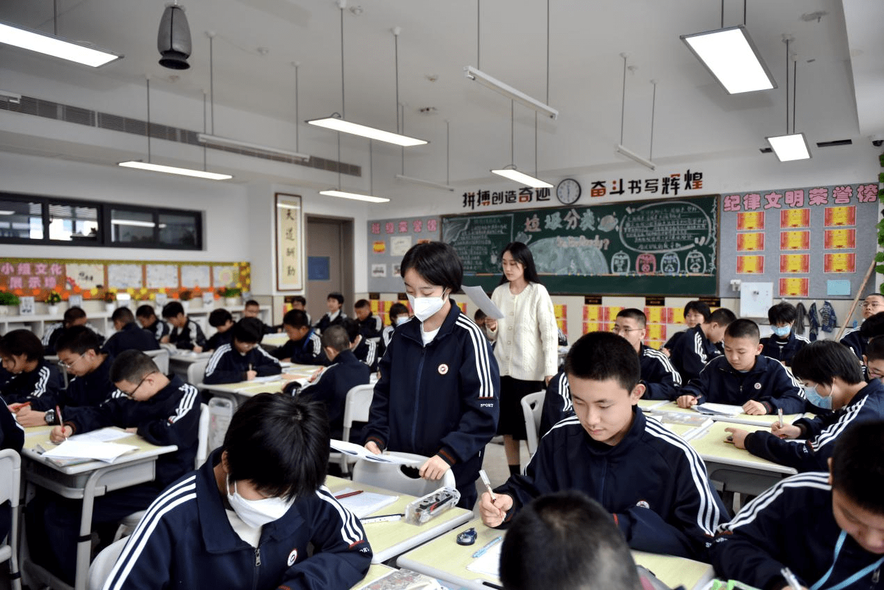 放飞“梦想纸飞机” 西安国际港务区春季开学首日仪式感满满