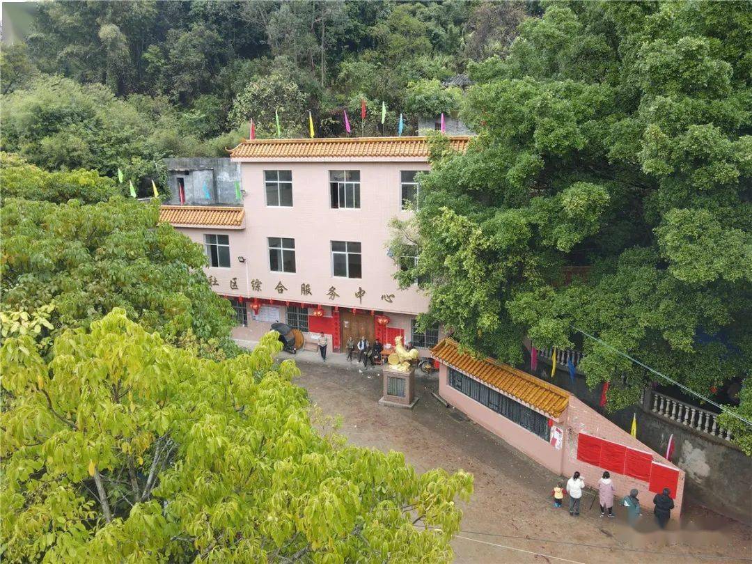 (山鸡村)山鸡村位于浦北县乐民镇的东北面,村庄四面大山环抱,群山叠翠