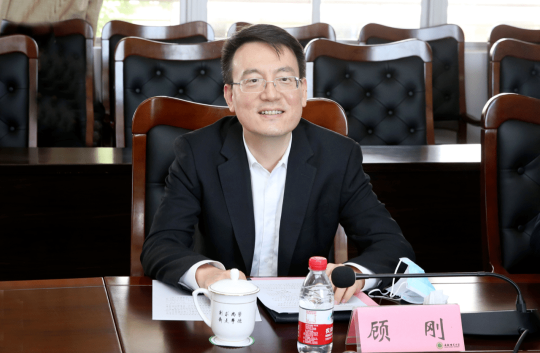 全国最年轻的副省长,是他_工作_顾刚_海南省