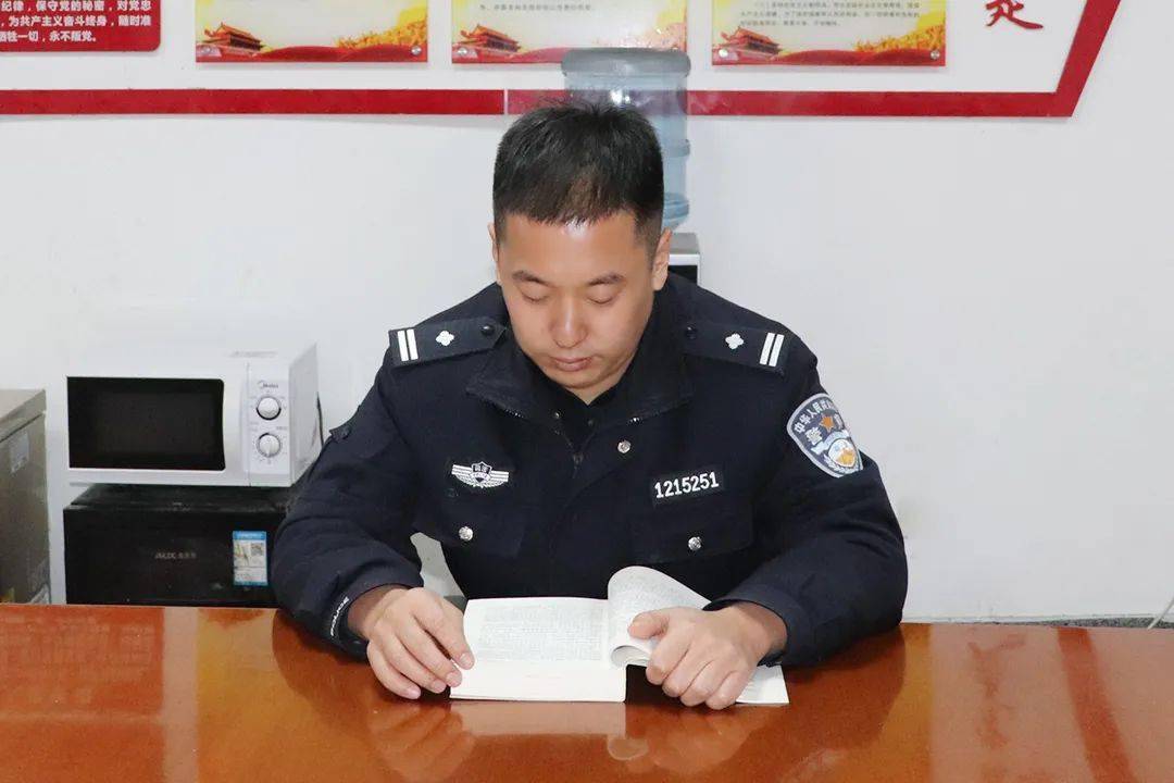 心得体会魏兴超津西监狱荐书人:《二十大代表风采录》推荐书目一读书