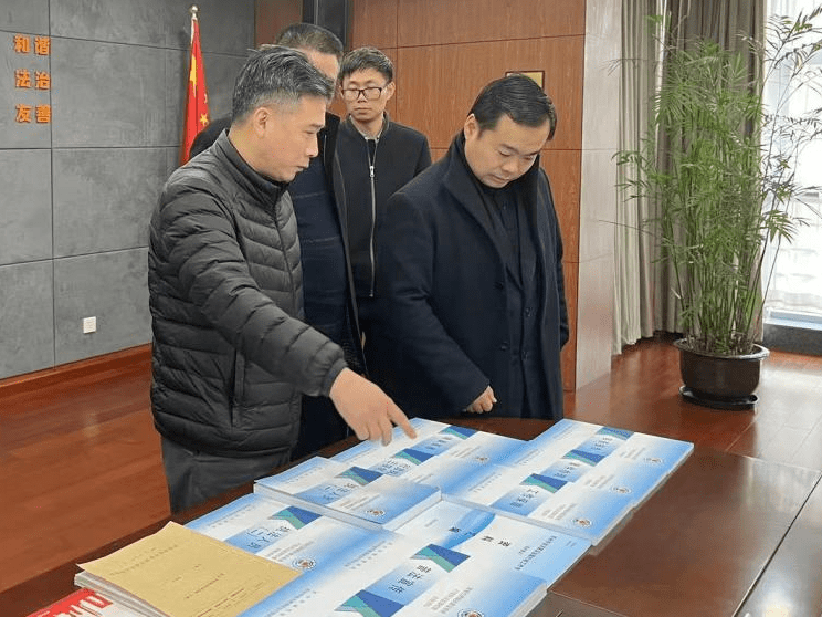 潘长军同志现任苏州市城市管理局政策法规处处长,从事法制工作八年来