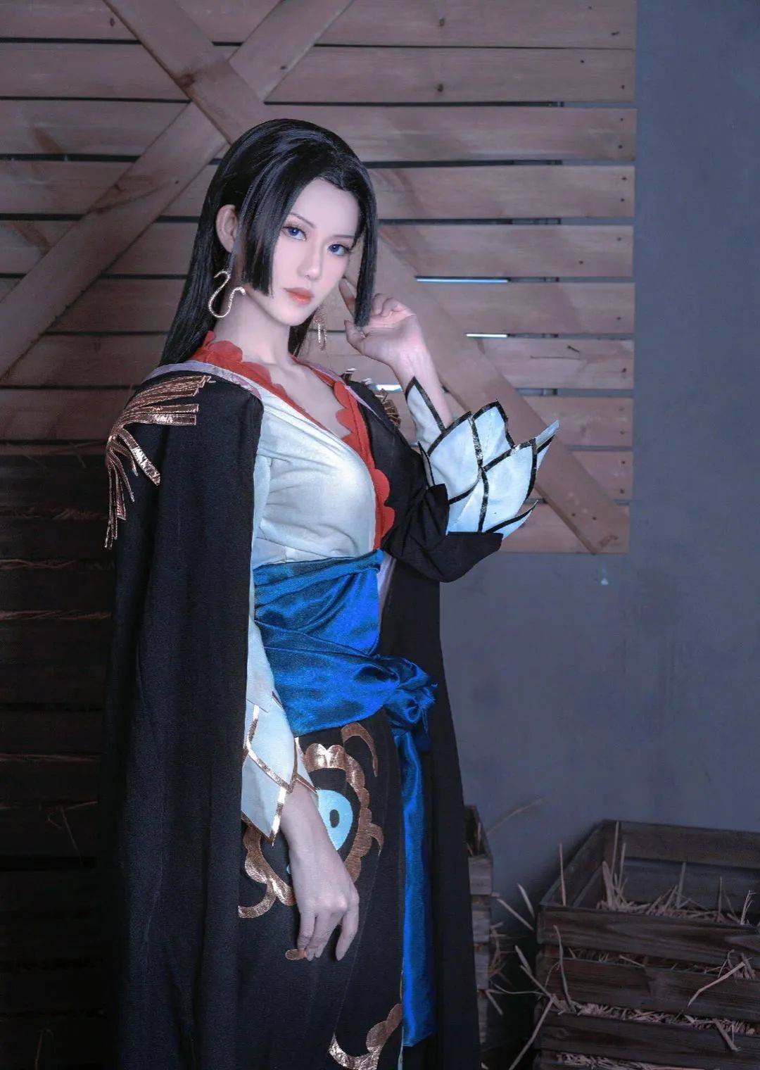 海贼王壁纸-女帝cosplay,完美复刻