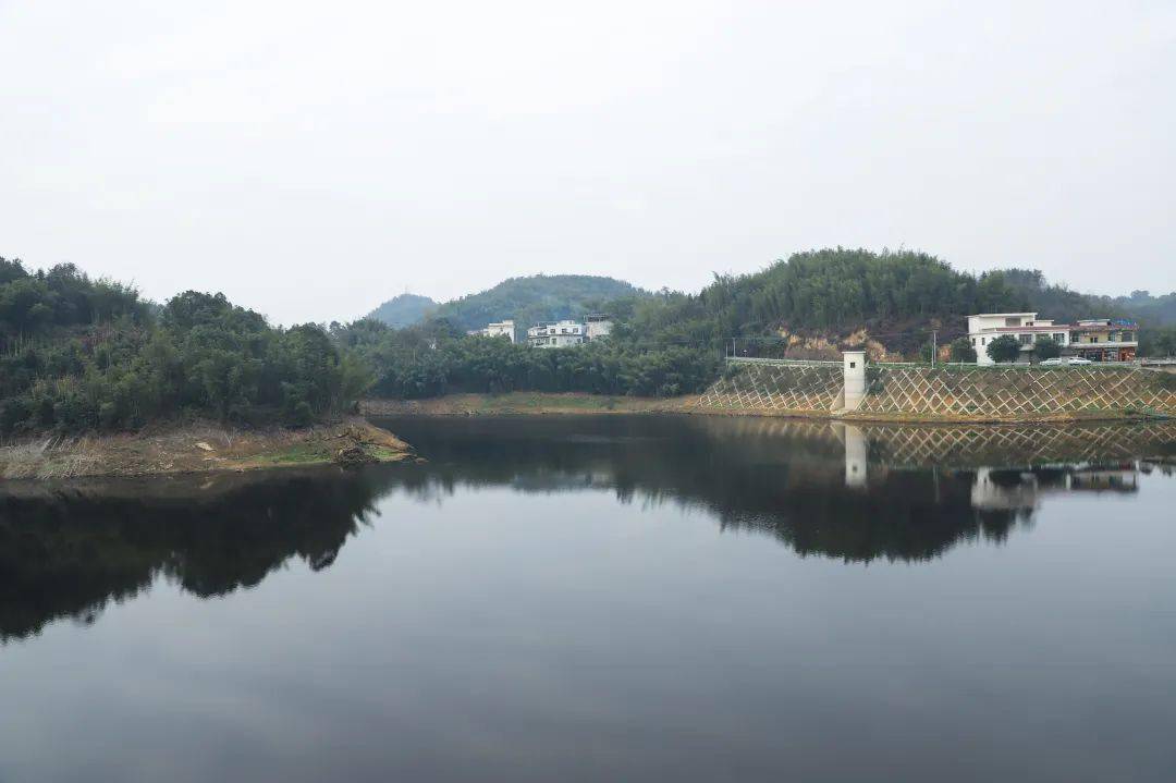 没想到吧,兴文有个渡口,就在._水库_步道_东风