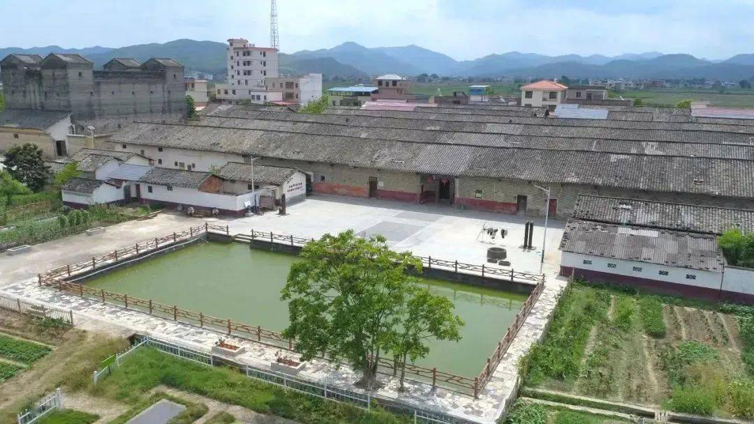 风情万种,别具韵味地址:韶关市始兴县顿岗镇周所村选陂古村落罗坝石笋