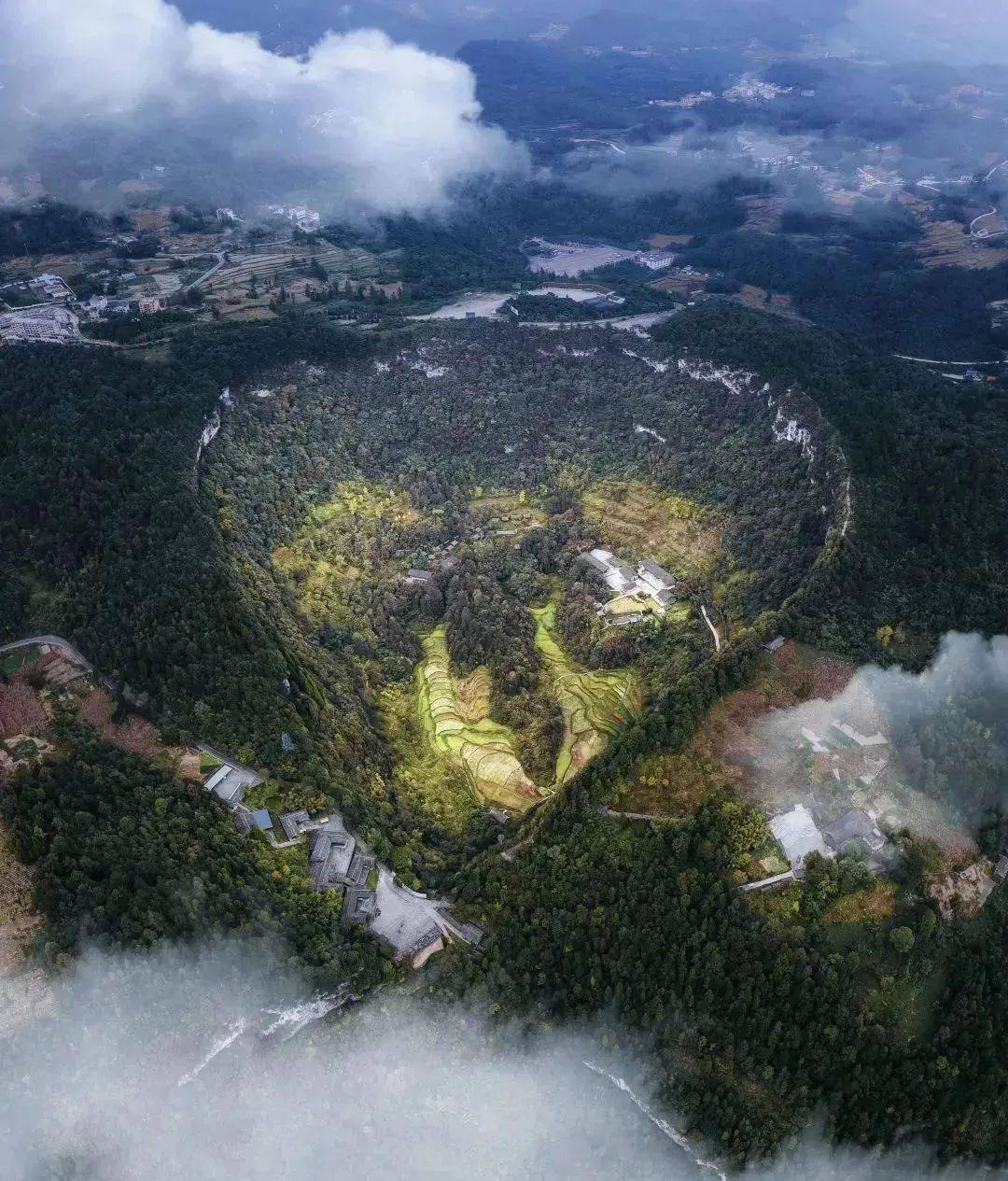 天坑_爱情_大地