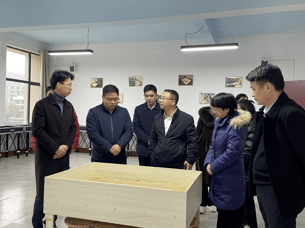 黄梅县委常委,组织部部长宋德友及团黄梅县委书记夏军等