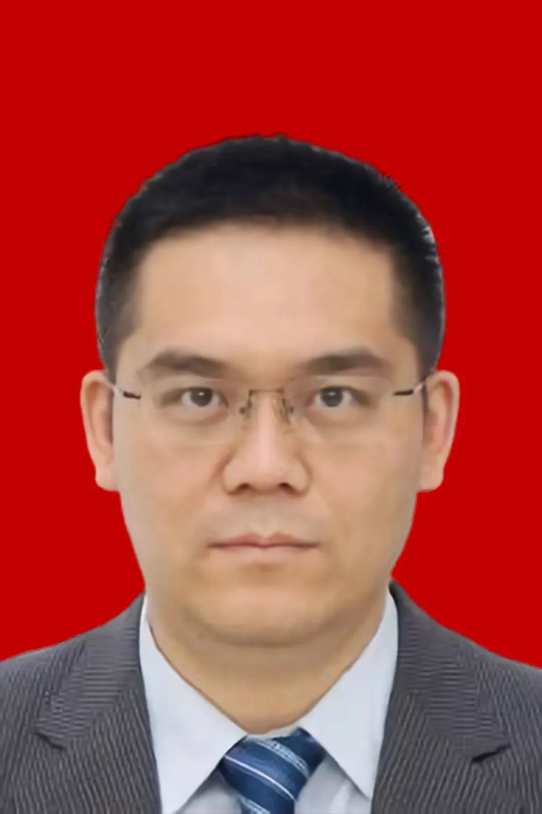 李云峰,43岁,民建会员,焦作多氟多新材料股份有限公司总经理曾荣立
