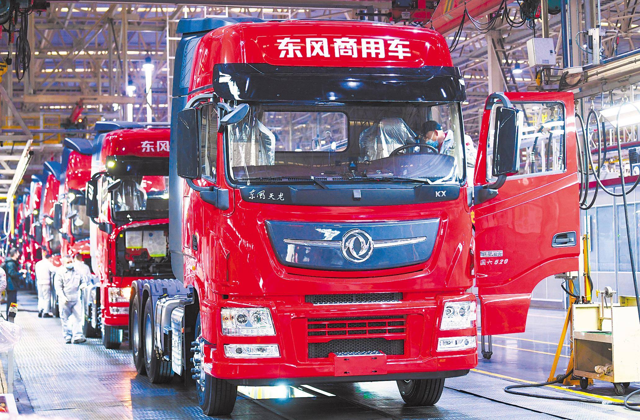 两分钟下线一台东风商用车_活动_全媒_十堰