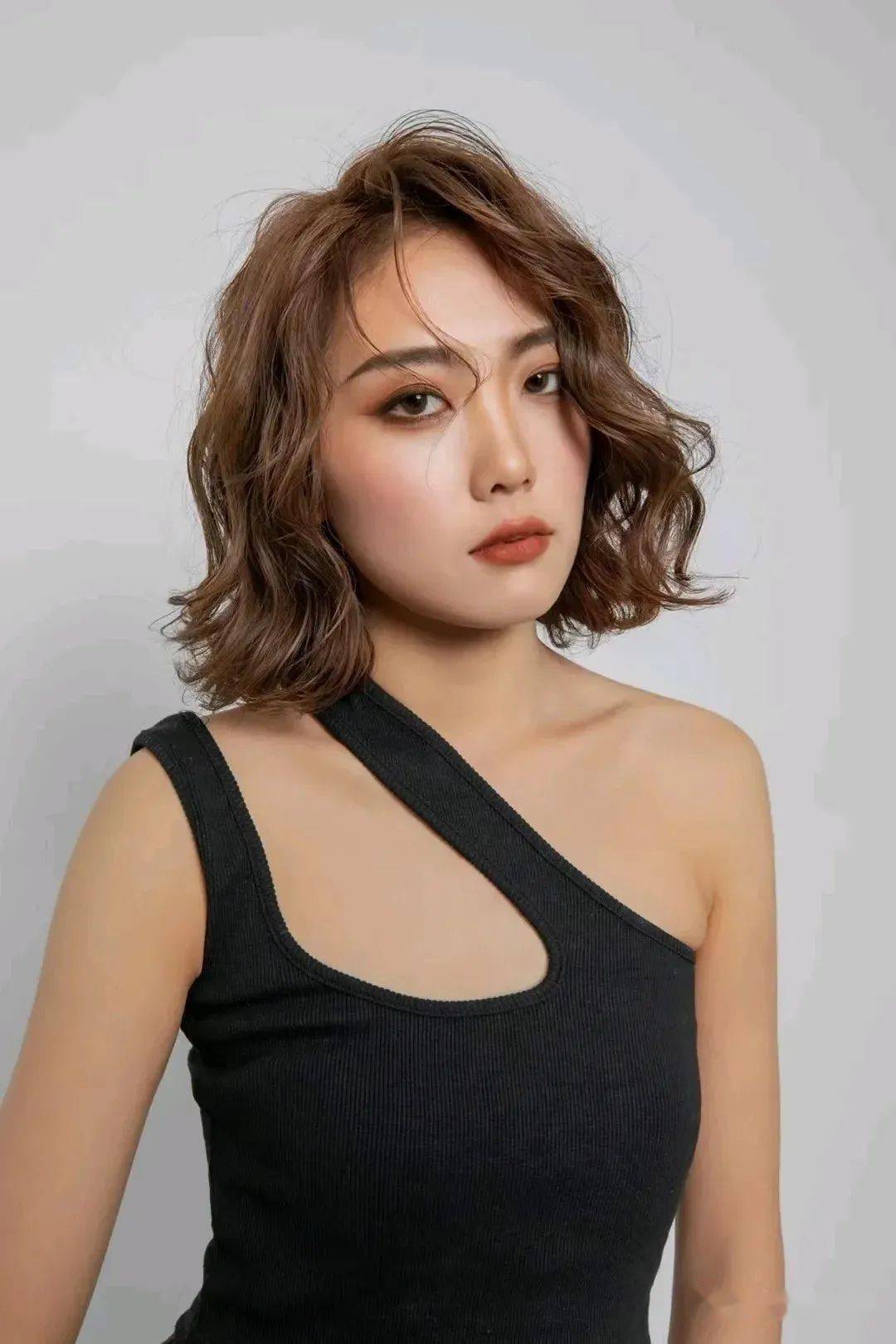 "短发烫"2023超流行,这么美,谁不爱?_发型_气质_侵权