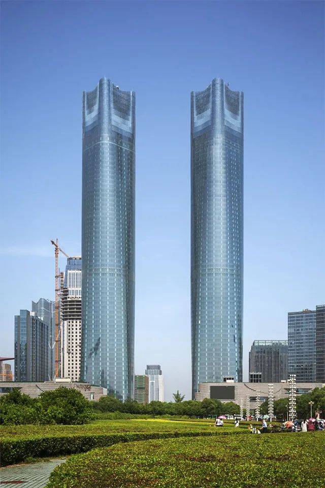 省会城市的标志性建筑_国际会展中心_广场_方圆大厦