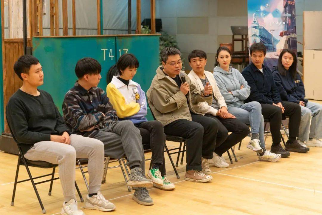 春天里百花香,听听身在"十字街头"的他们如何说_青年_话剧_人生