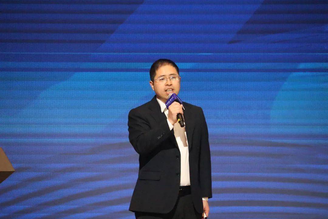 "产业之树,九江之根.枝繁叶茂,基业长青.