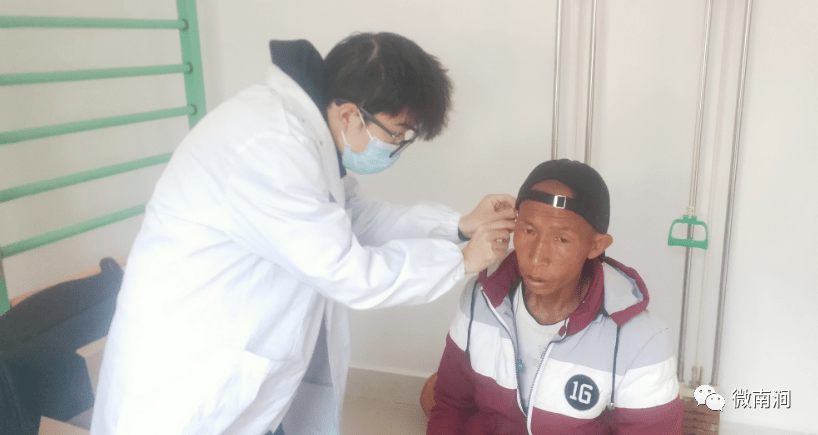让听障人士重回“有声”世界_活动_助听器_群众