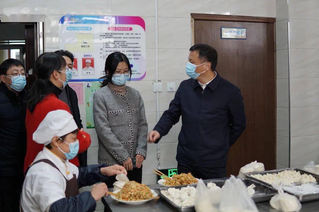 南平市副市长余文权一行莅临我市幼儿园开展a级食堂"