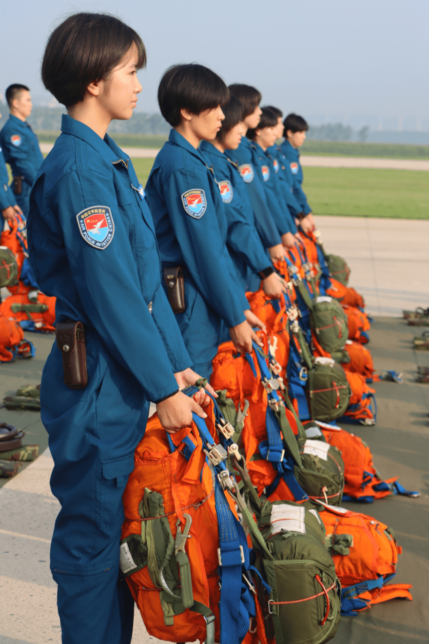 空军新式飞行服图片