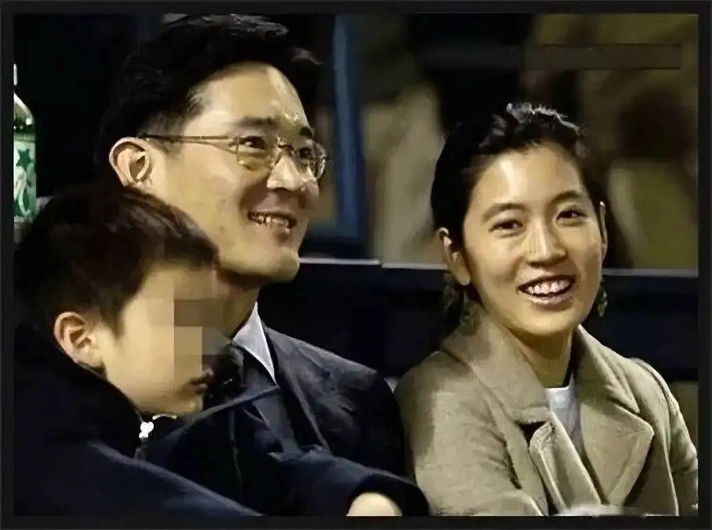 打完离婚大战,她52岁美得像25_李富真_大儿子_前夫