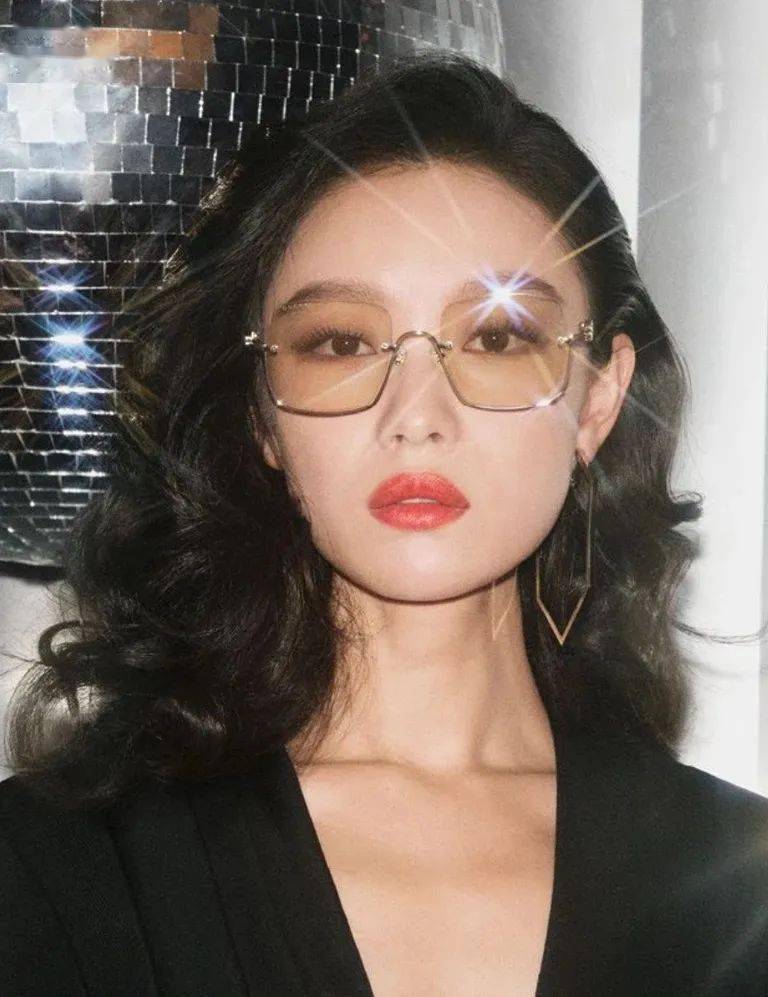 古驰品牌代言人倪妮 演绎2023春夏眼镜系列广告形象大片