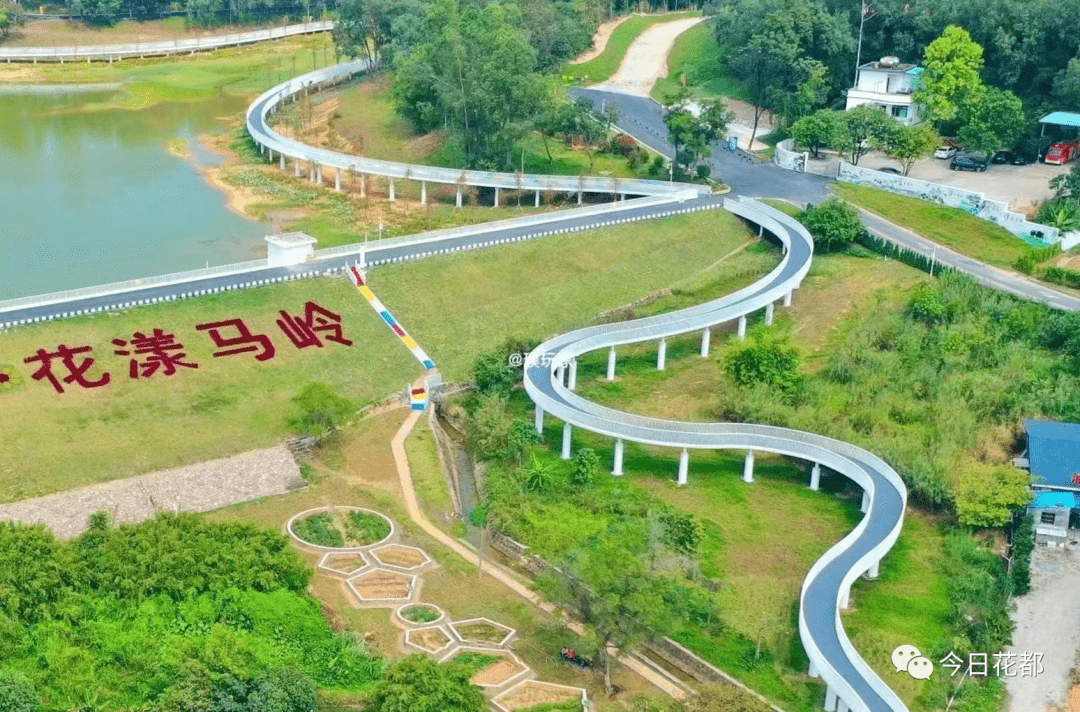 包括九龍湖度假區,盤古王公園,芙蓉嶂度假區,寶桑園等,近年來,周邊還