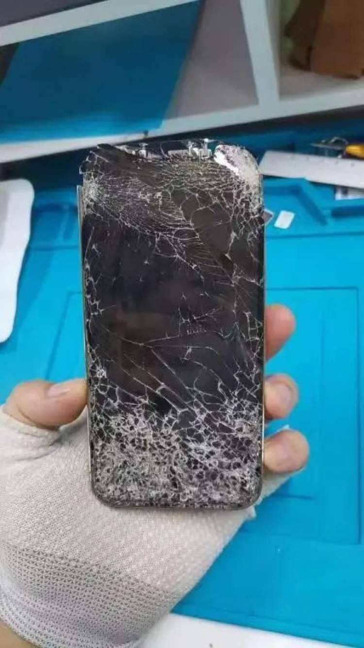 碎屏手机当"9成新"售卖,宝山警方出手了