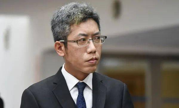 多人,曾经把高雄市新闻局长办公室当成私密空间,与女记者发生不当关系