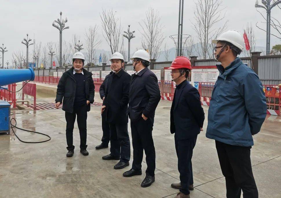 中冶建工集团副总经理付江波出席巫山县摩天岭哨路片区乡村振兴项目