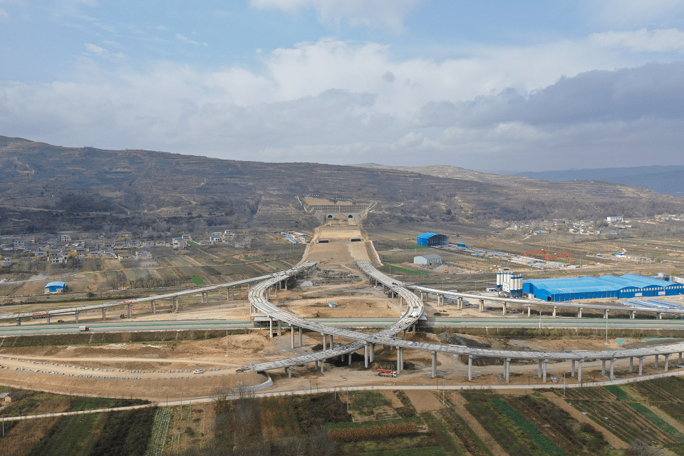 景泰至礼县高速公路图片