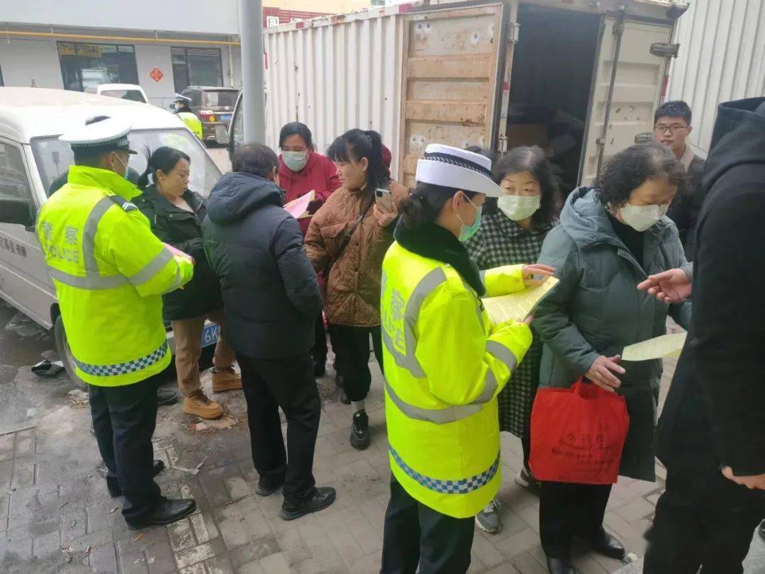 五台交警开展东冶镇交通秩序整治宣传活动!_违法_教育_cbm