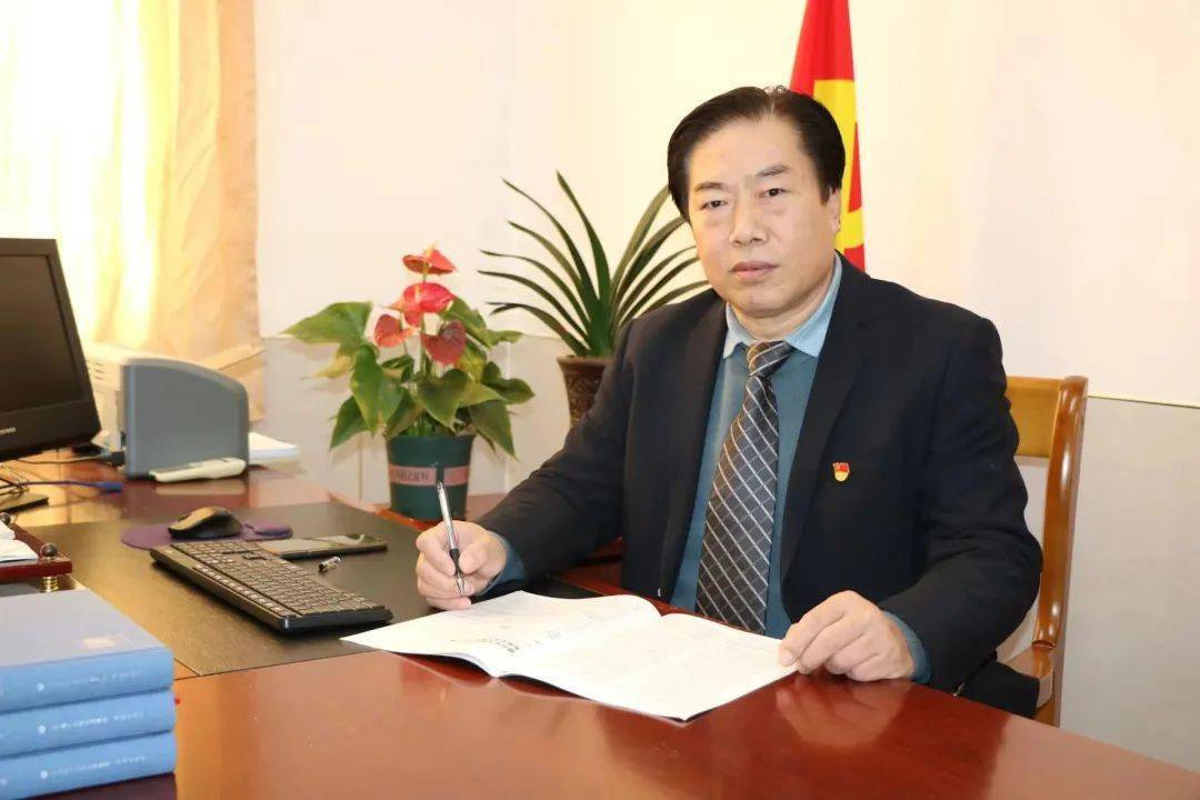 近日,本报记者采访了长清区第一初级中学的校长方永旺.