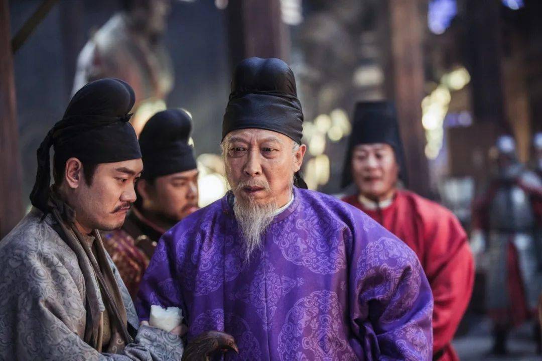 ΔΔ 唐代穿紫袍的神气高官(剧照)即有其人,高爵大权,难压阎罗尊者