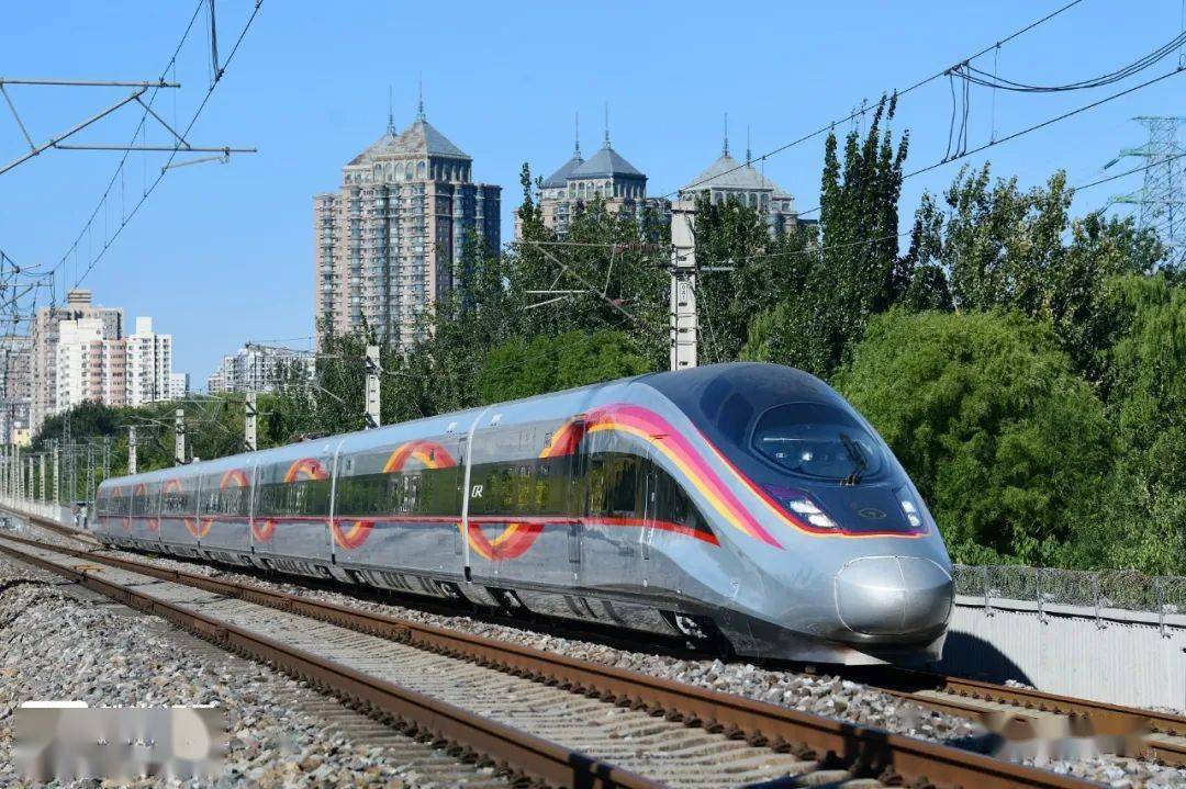 從車型上看,目前全路正式配屬的200~250km/h 動車組包括crh1a,crh1a-a