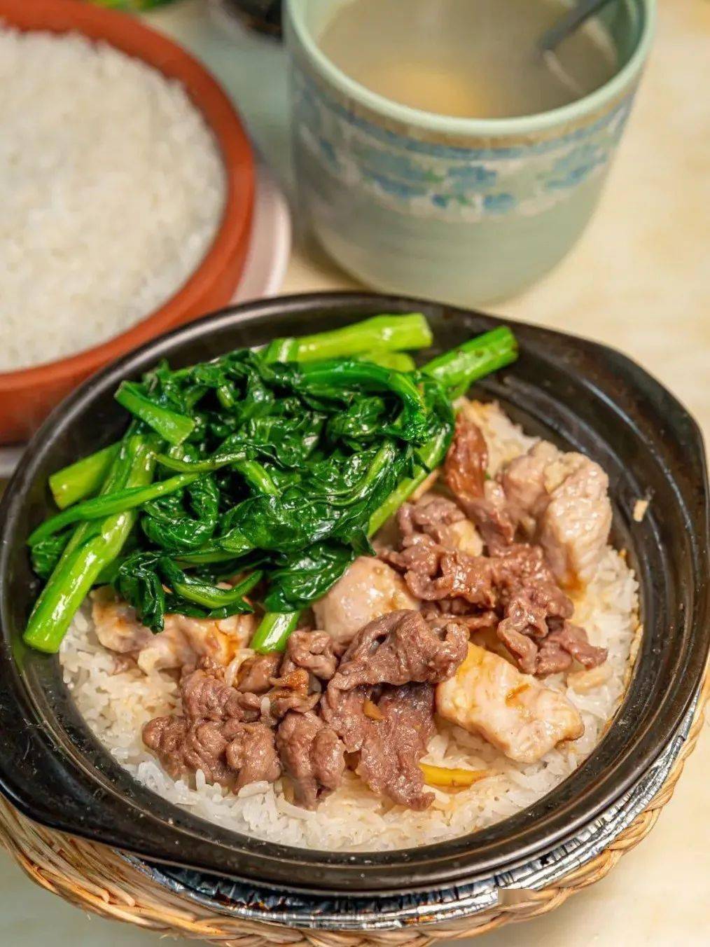吃了十几年,海珠这家煲仔饭,人均还是不到20元!_店里_干炒牛河_口感
