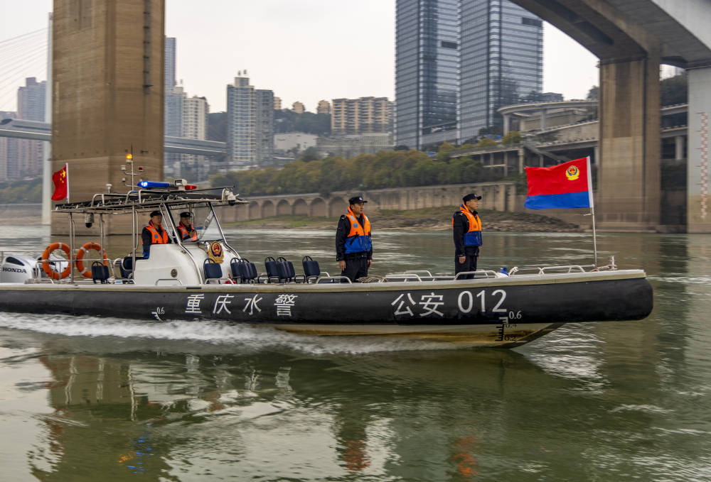 2月23日,重庆市公安局水警总队进行春季练兵,高速