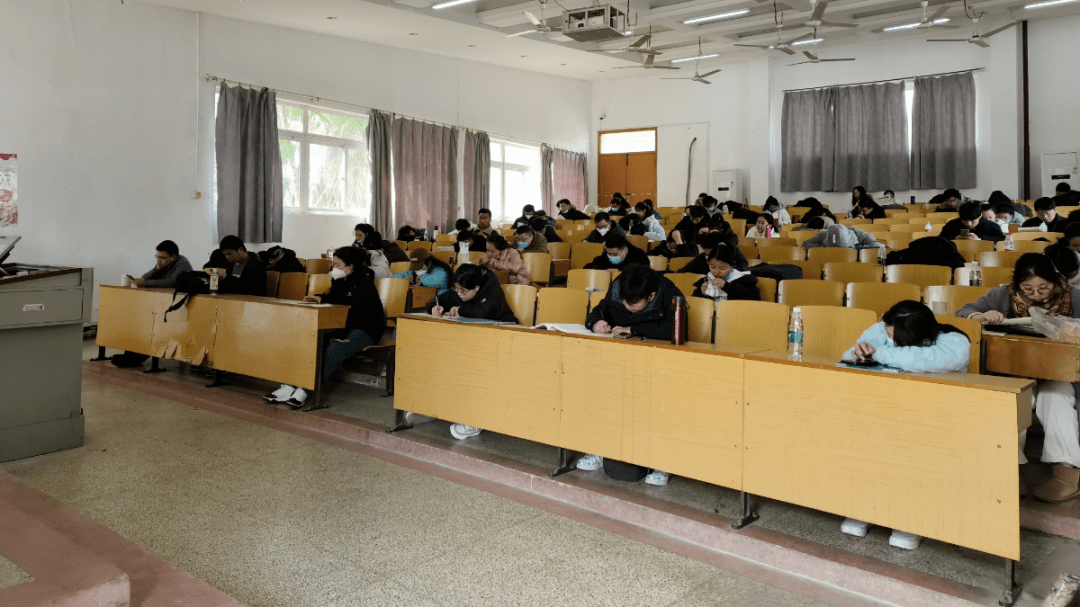 黄冈师范学院特色服务图片