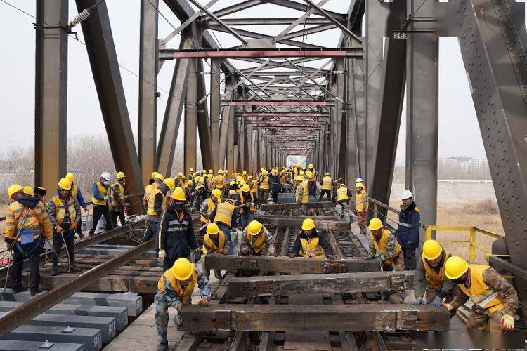 曹家圈黄河铁路特大桥开始"春季体检"_济南_列车_工务段
