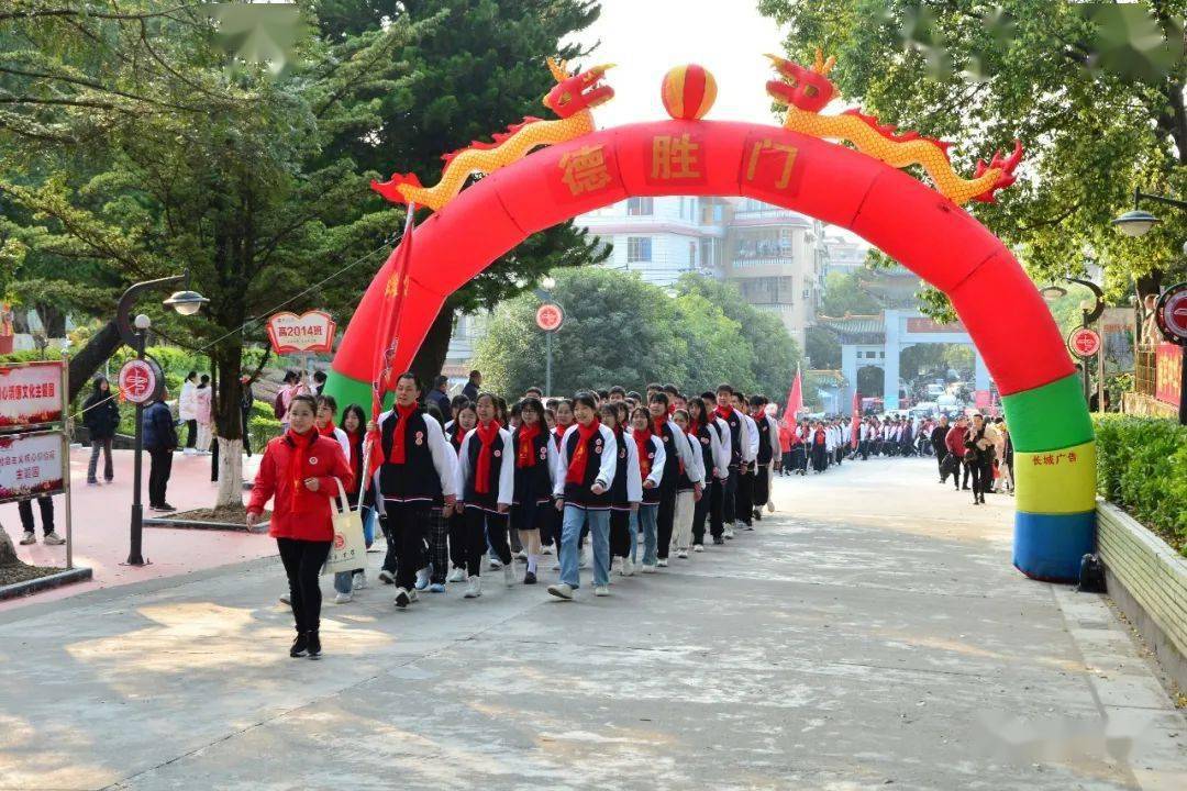 昭平中学2023届高三学生十八岁成人礼暨高考百日誓师励志活动_全体
