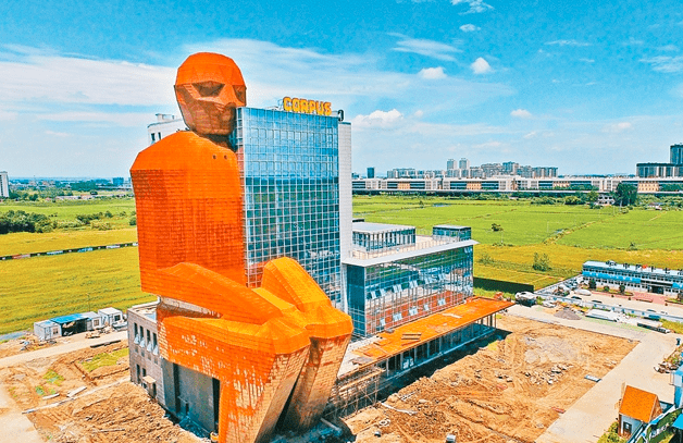试问:年轻人为何疯狂为"丑"买单?_头套_建筑