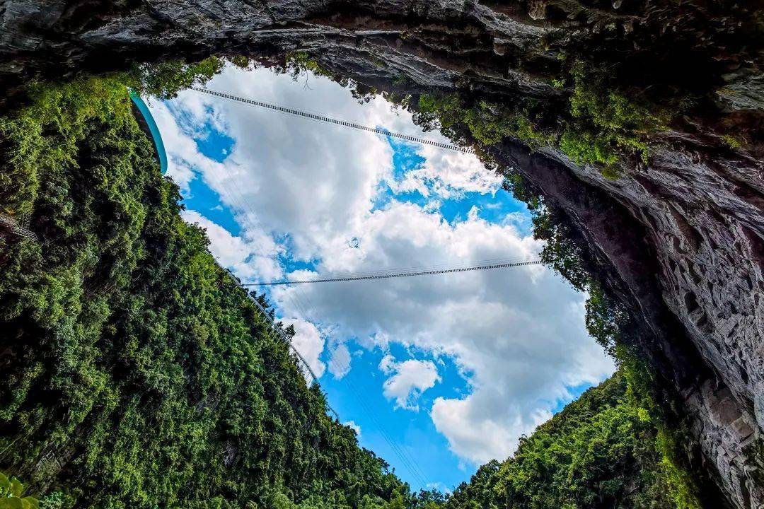 这场演唱会还有一个跟广西特别配的名字……_喀斯特_天窗_天坑