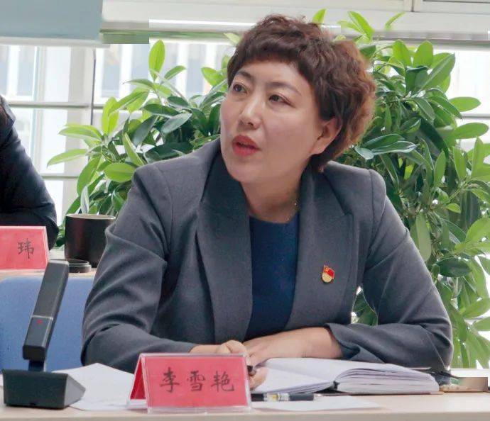 街道办事处副主任李雪艳围绕"三个提升"从社区规范化建设,社区治理