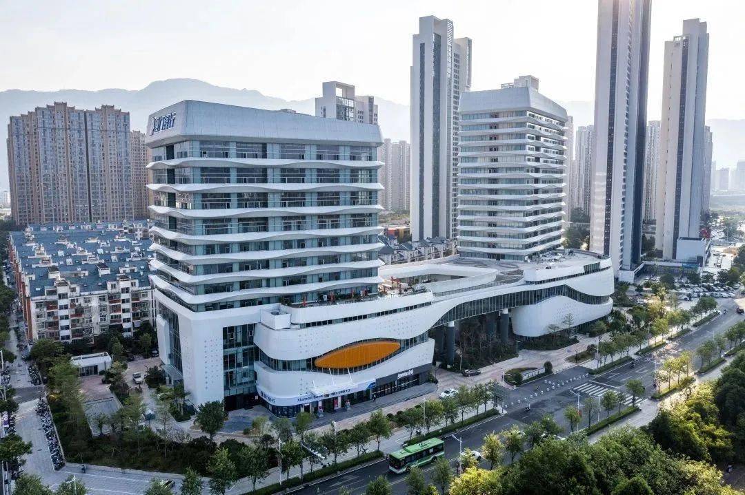 用灯光打造海浪风帆,邀您共赏宁德市夜景新地标_华侨大厦_建筑_城市