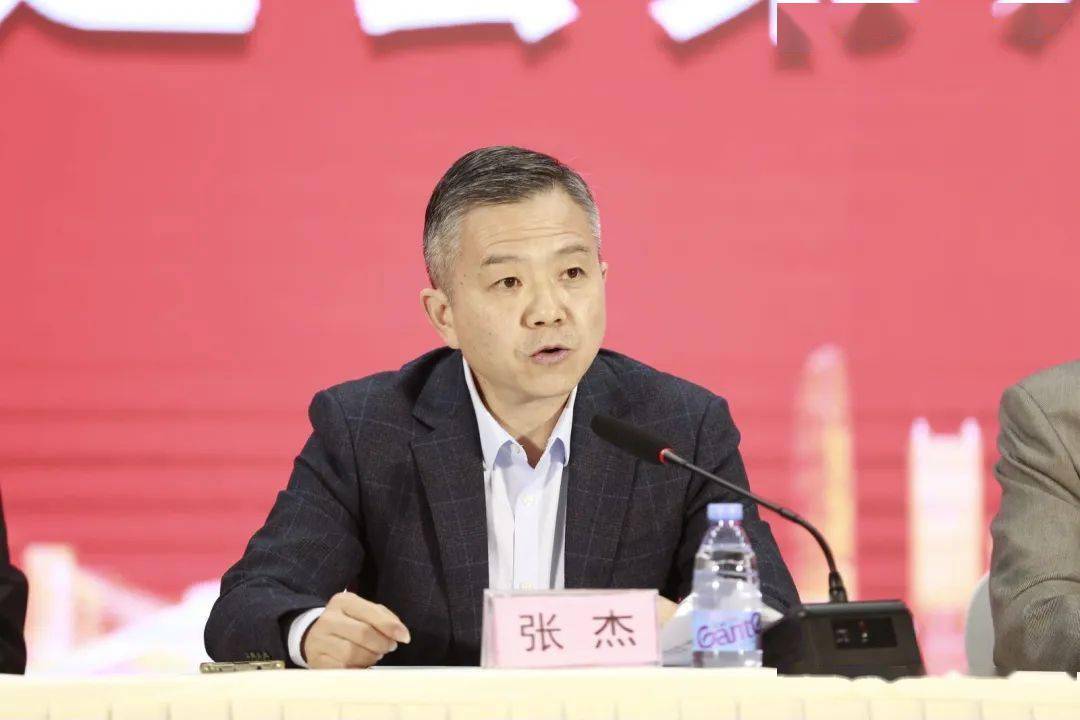 二级巡视员张杰在大会上说,希望更名后的深圳市公共文化促进会能继续