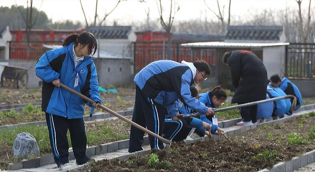 马鞍山和县第三中学举行"志愿服务基地"挂牌仪式暨"学习雷锋周"主题