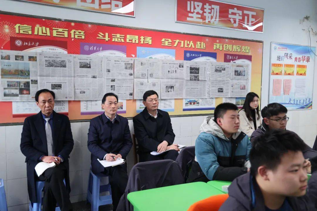 江苏省淮阴中学朱留明校长一行来我校交流访问