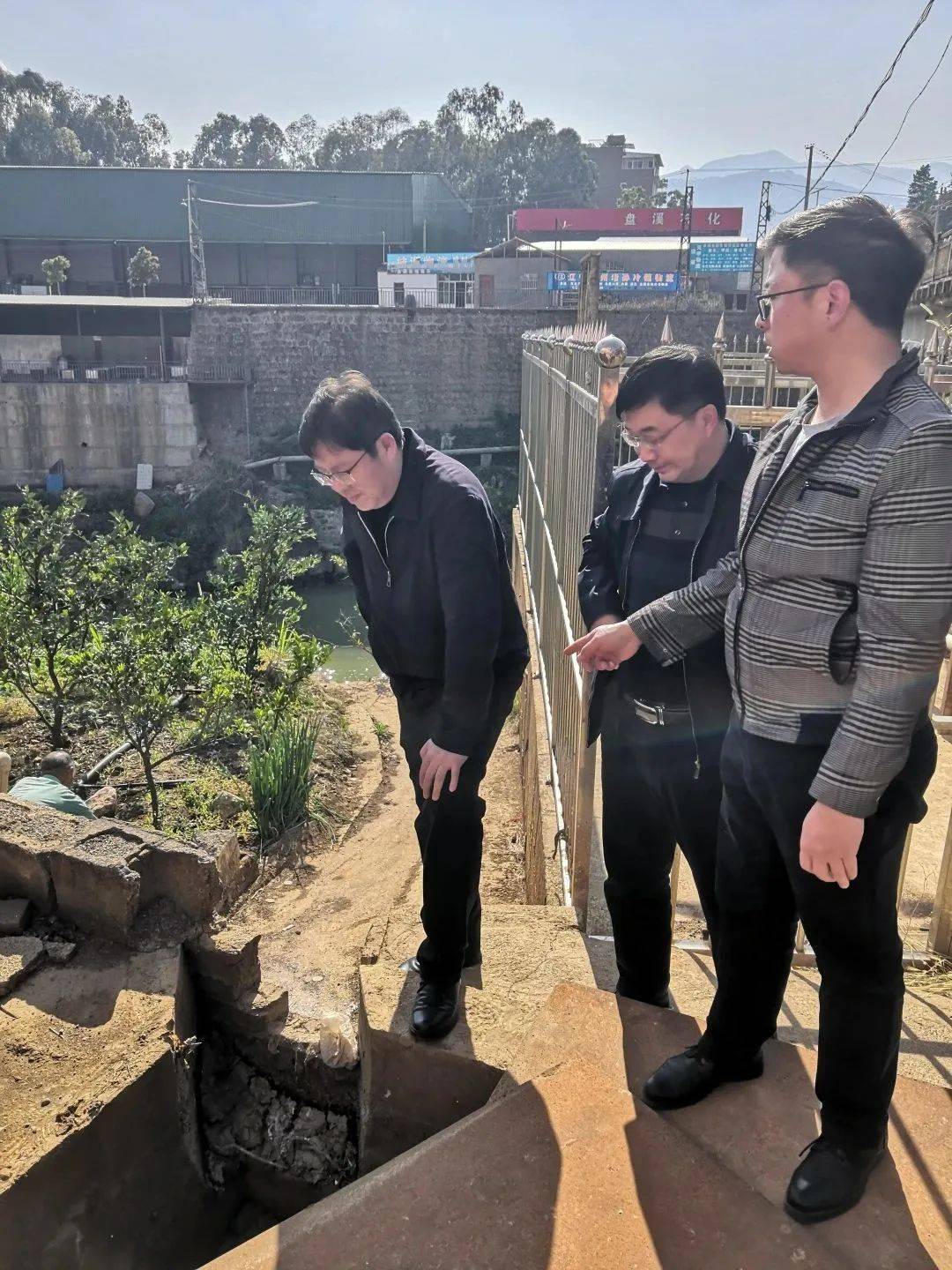 玉溪市生态环境局主要领导赴华宁调研南盘江流域水环境治理工作