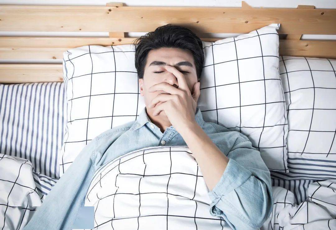 补觉不仅越补越困,还有变胖风险?!补觉的危害你知道吗?_睡眠_影响_小时