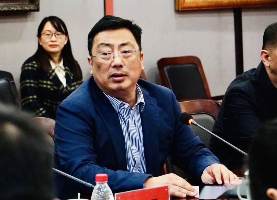 省教育厅高教处张水潮处长一行到郑轻易斯顿美术学院调研指导工作