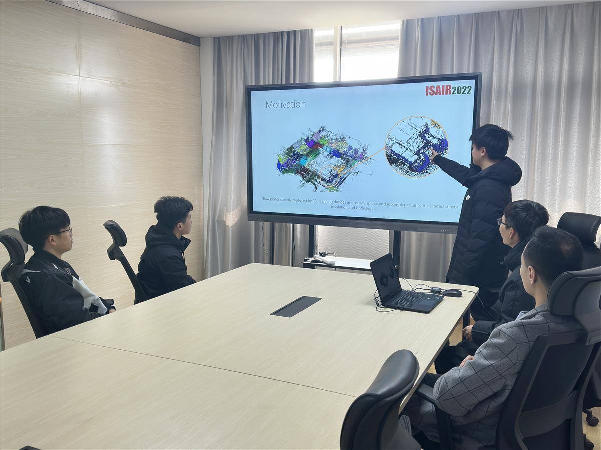 彼时,江汉大学刚成立炳灵学院,面向人工智能,智能制造工程,高分子材料