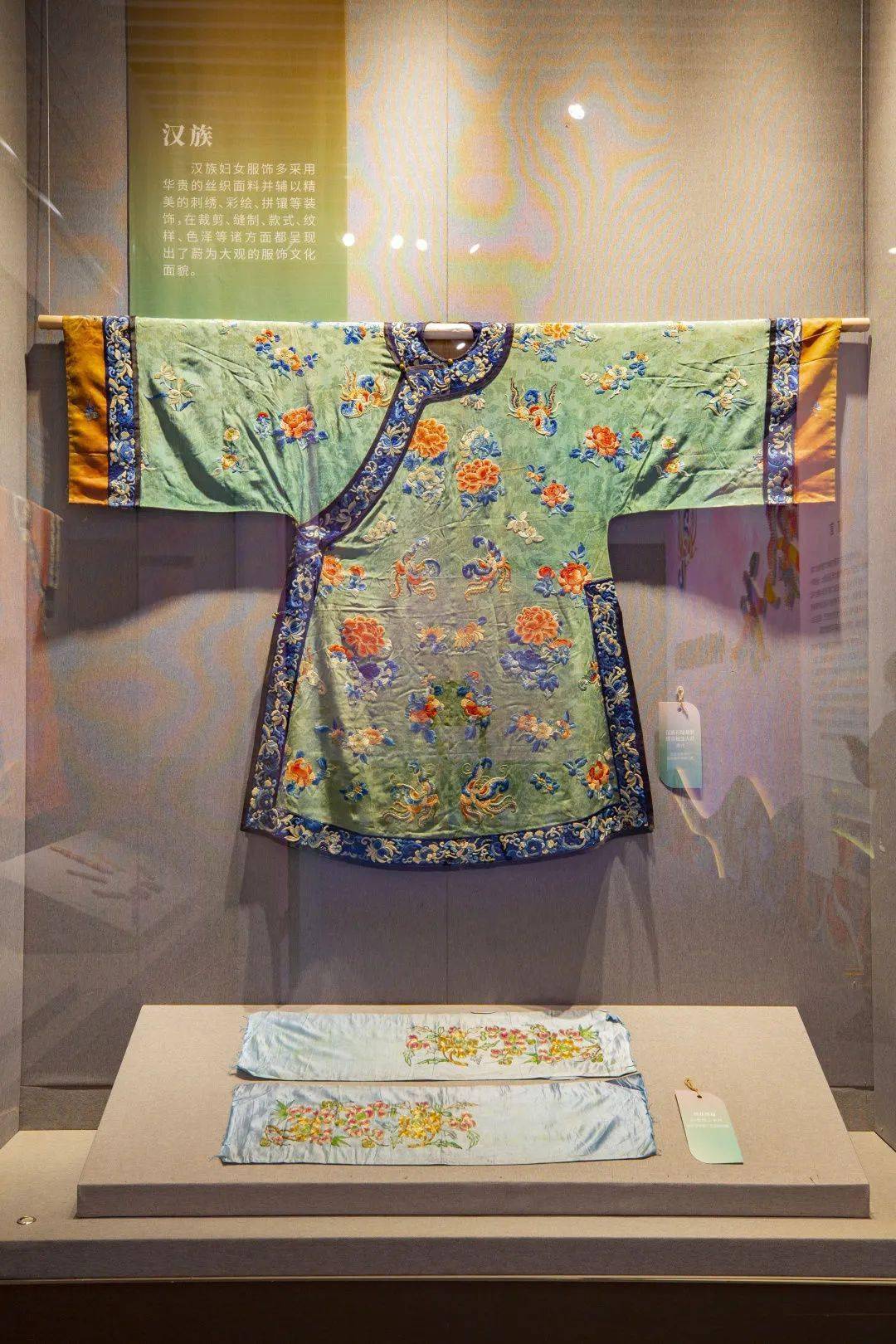 彩衣——中国女性民族服饰展开启梦幻服饰之旅