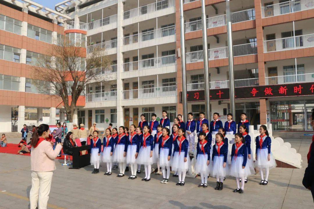 0201在沂南县第四实验小学,调研组一行在学校党总支书记,少工委主任