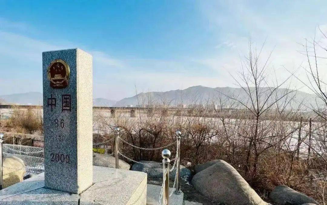 对面是朝鲜南阳国际口岸,距朝鲜清津177公里.